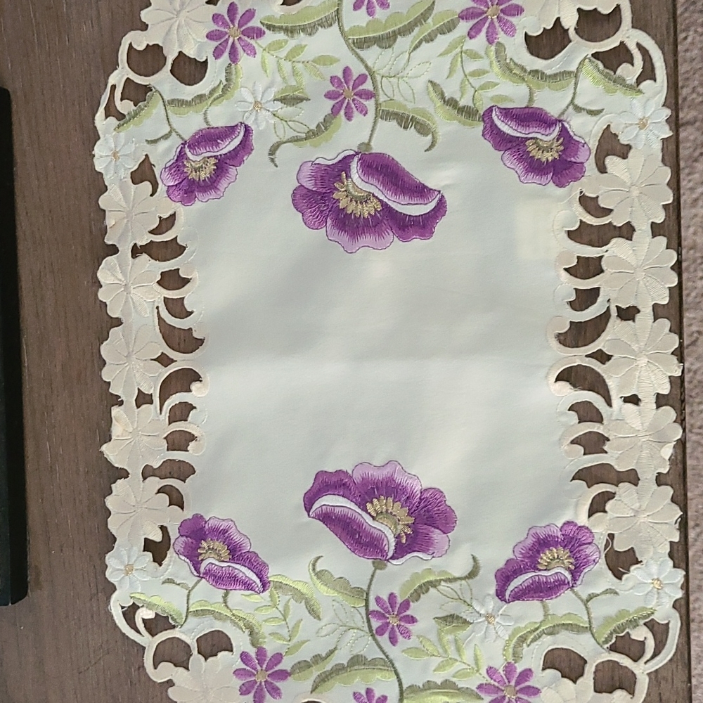 New cream doily